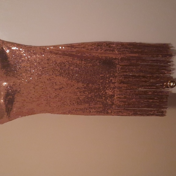 A dress - Picture 6 of 8